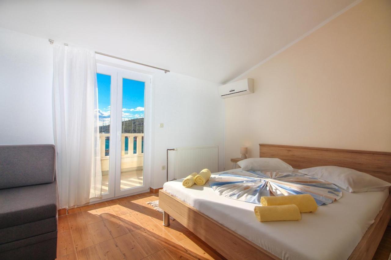 Goles Apartments-First Row To The Sea Рогозниця Екстер'єр фото