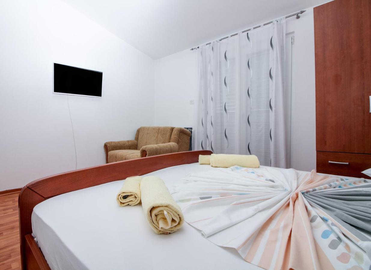 Goles Apartments-First Row To The Sea Рогозниця Екстер'єр фото