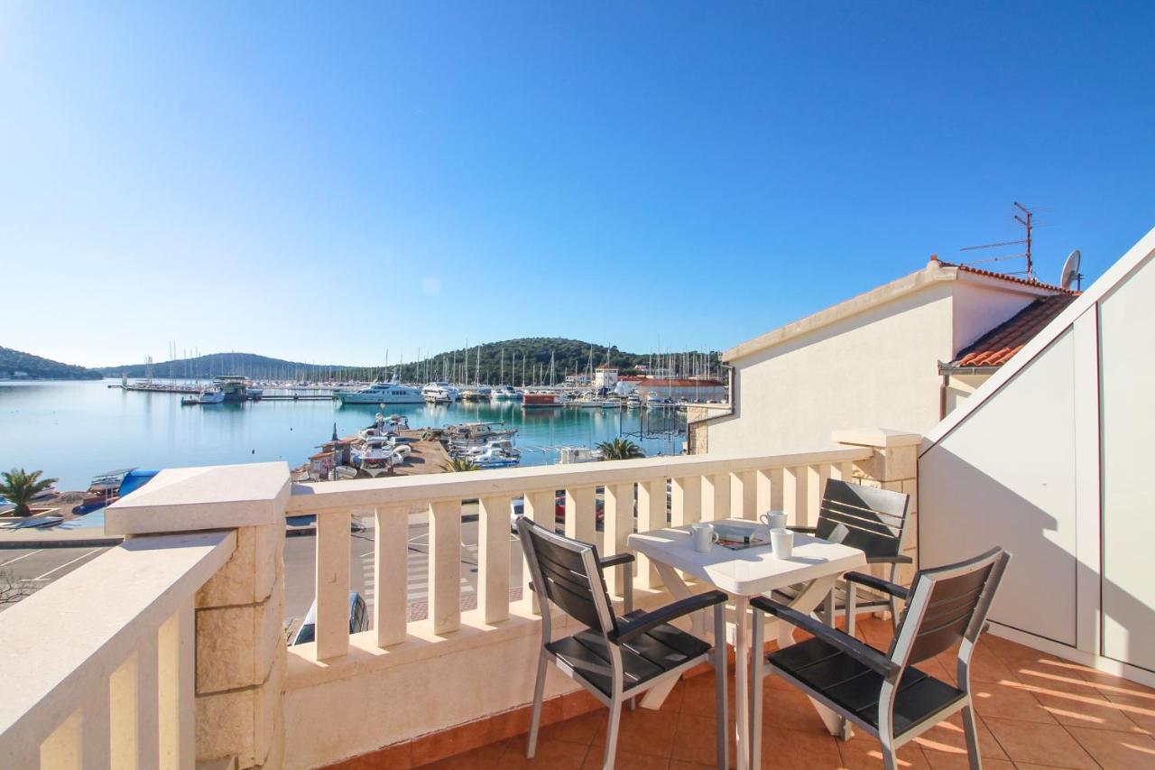 Goles Apartments-First Row To The Sea Рогозниця Екстер'єр фото