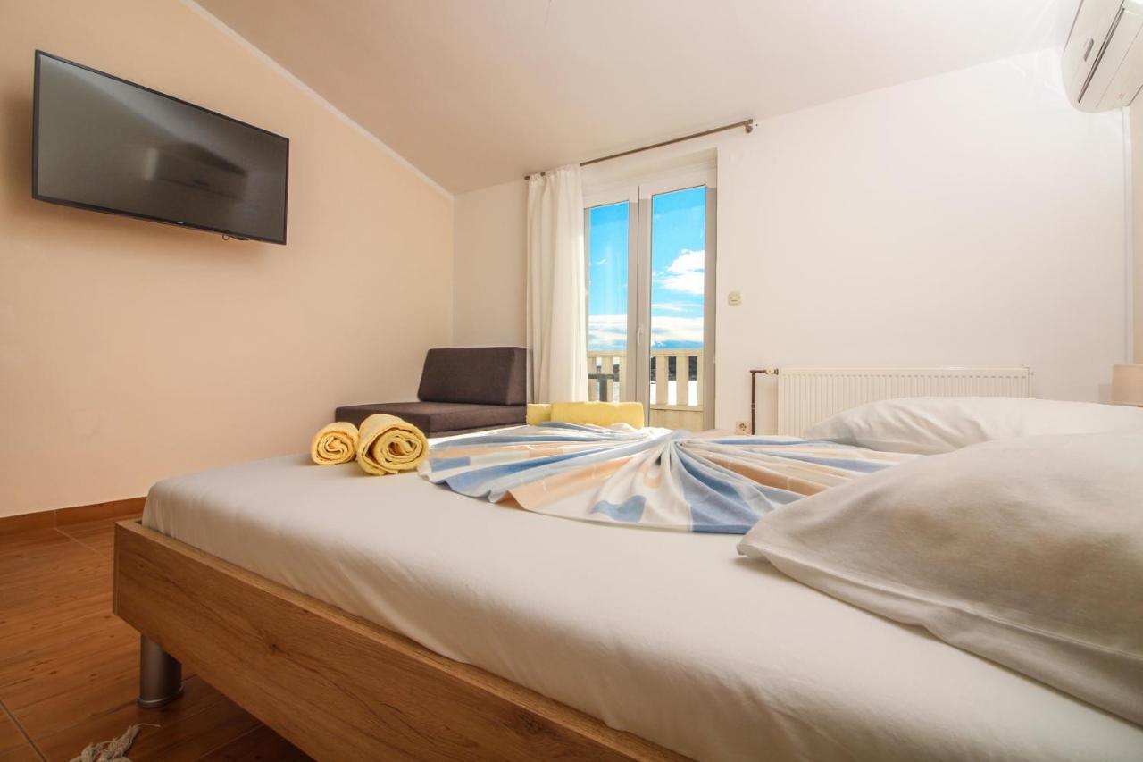 Goles Apartments-First Row To The Sea Рогозниця Екстер'єр фото