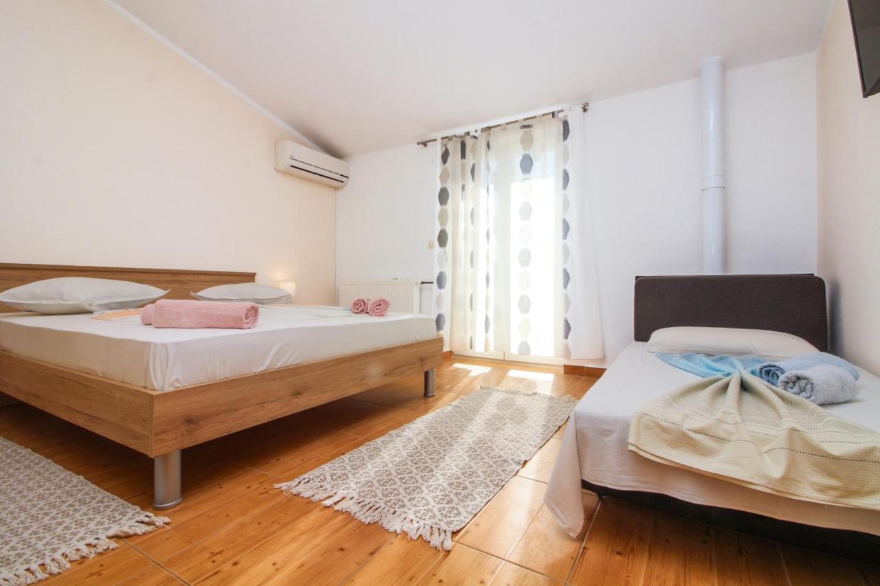 Goles Apartments-First Row To The Sea Рогозниця Екстер'єр фото