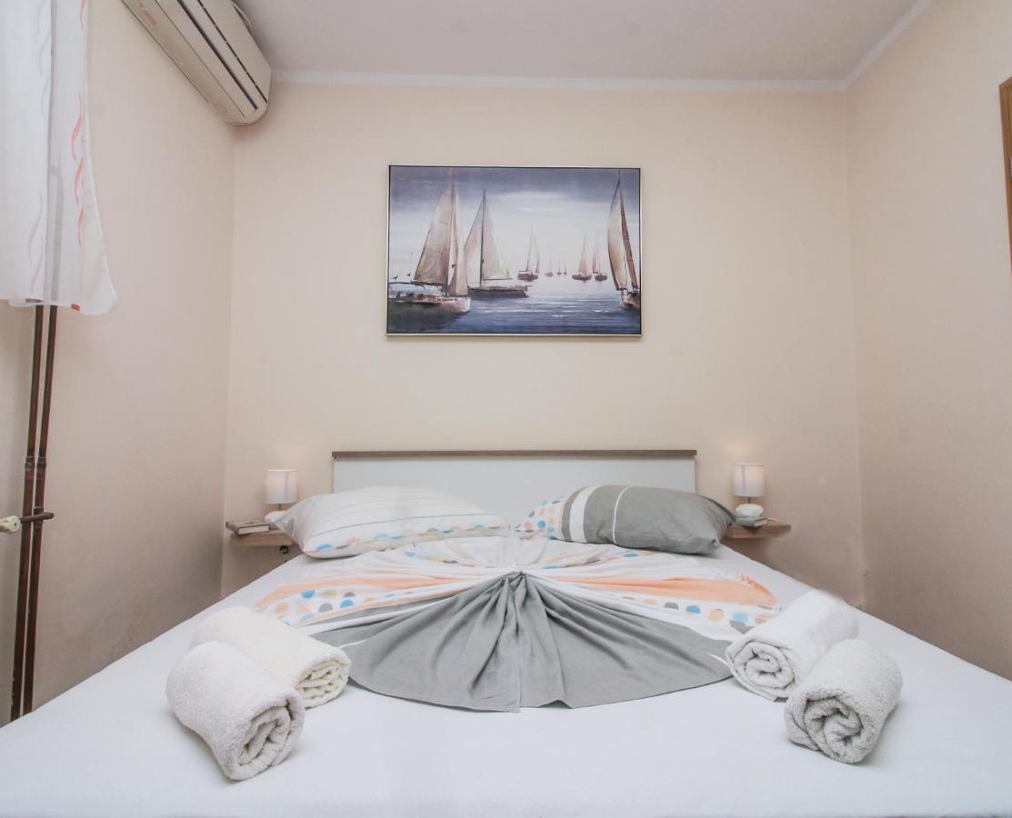 Goles Apartments-First Row To The Sea Рогозниця Екстер'єр фото