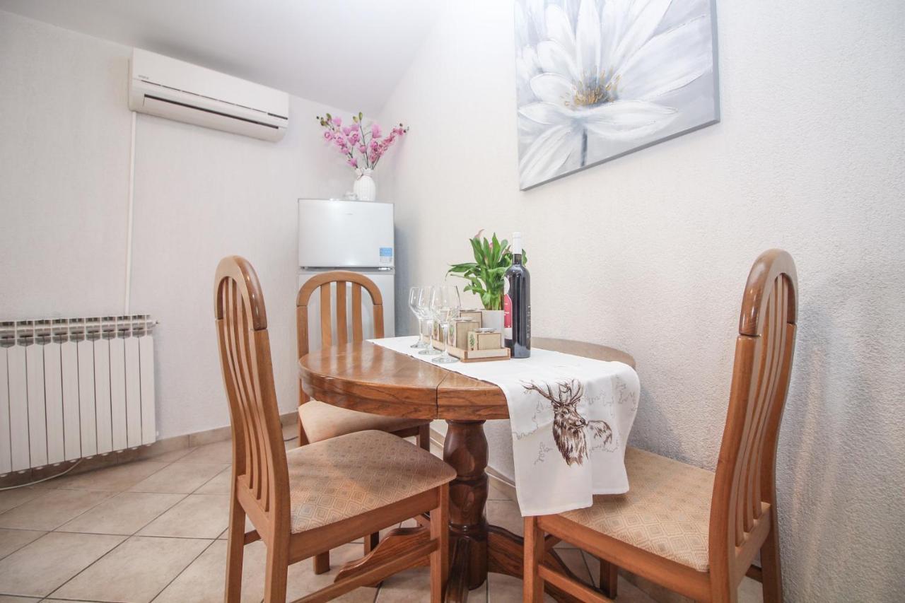 Goles Apartments-First Row To The Sea Рогозниця Екстер'єр фото