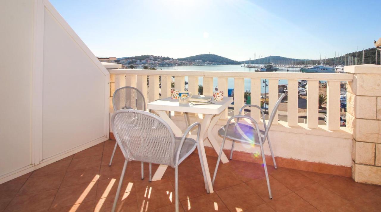 Goles Apartments-First Row To The Sea Рогозниця Екстер'єр фото